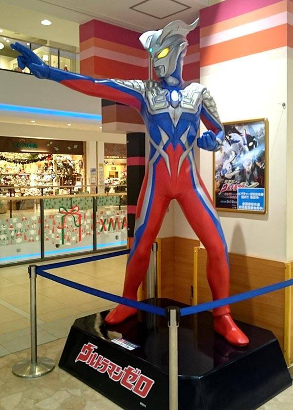 ウルトラマンゼロ 立像